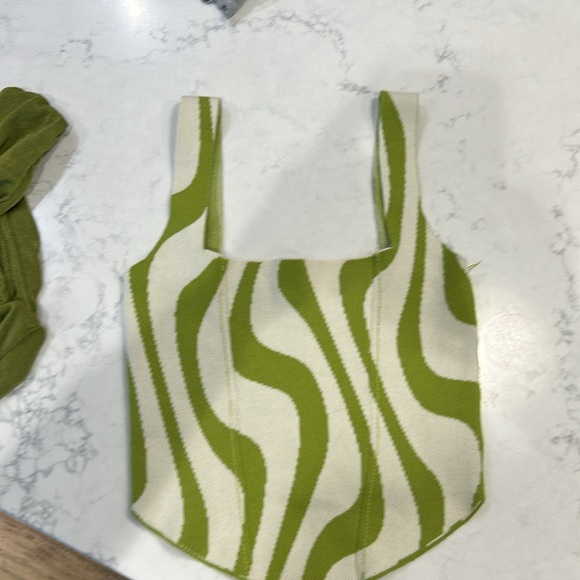 Cropped Tank Lot SHEIN , PEPPERMAYO SIZE SMALL & M - Picture 5 of 10